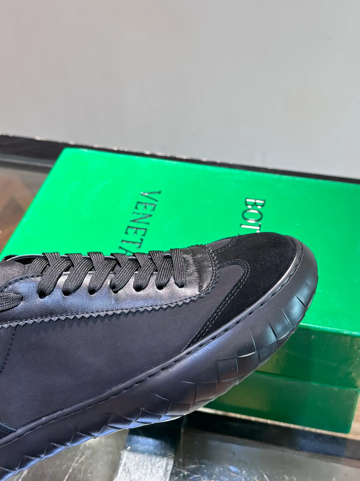 Men's shoes 💰p420 "BV" Bottega Veneta 🆕 New men's moral training sneakers, made of Sneaker technology nylon and suede, inspired by retro basketball shoes, a new interpretation of classic sneakers, light, comfortable and breathable summer essentials, the soles are made of classic woven texture, super recognizable, nylon suede splicing, full of texture! Size: 38-44 (45 customized)